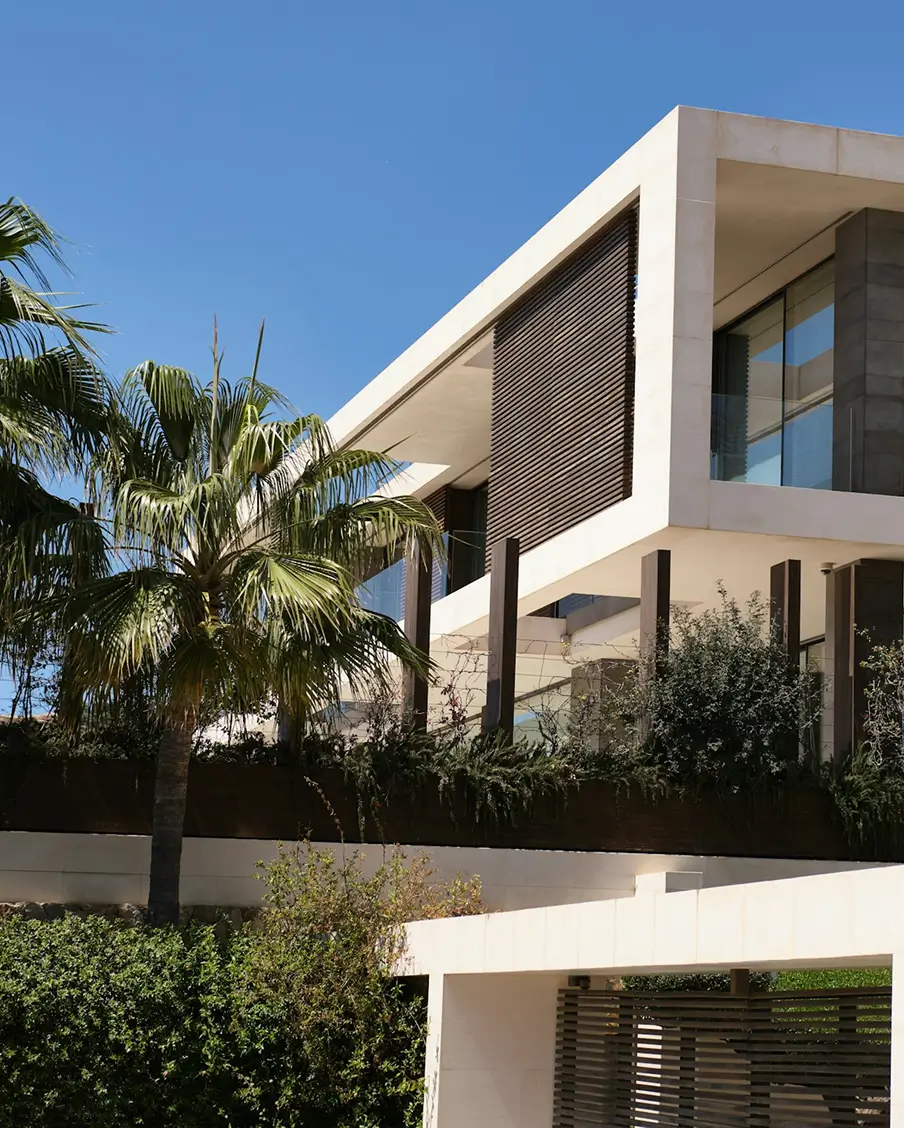 Pavilion Residence, linked waterfront pavilions set around a courtyard in Miami Beach